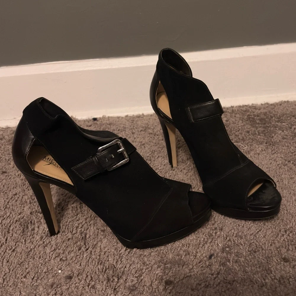 Michael Kors Black Isabella suede‎ and leather stiletto peep toe heel size 8.5